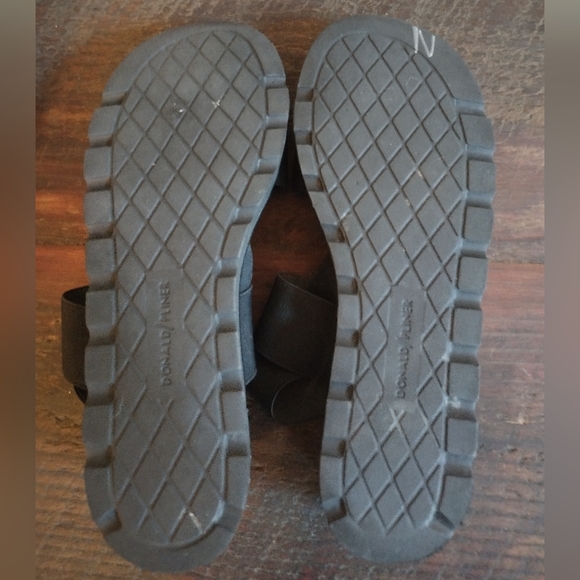 Donald Pliner Lue Black Elastic Sandals Size 8 - Picture 8 of 10